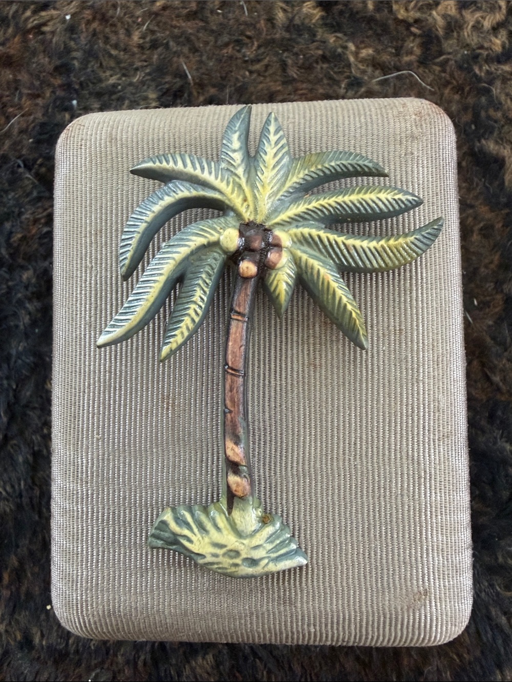 Lucite palm tree pin - Picture 5 of 5